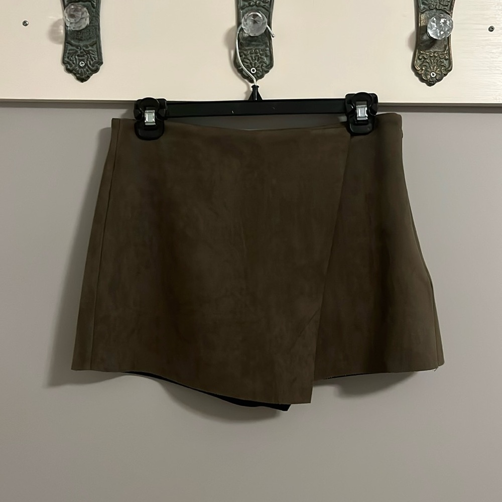 Dress forum skort with overflap